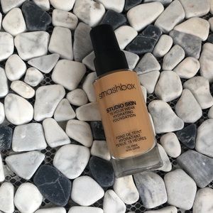 SMASHBOX  SKIN 15 HOUR WEAR HYDRATING FOUNDATION
